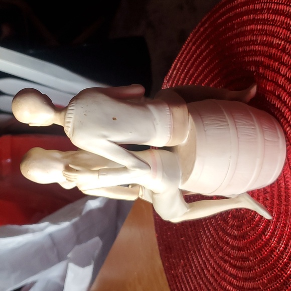 VTG Figurine Boy and Girl Lovers on a Barrel, RARE MADE IN JAPAN 8”H - Picture 2 of 5